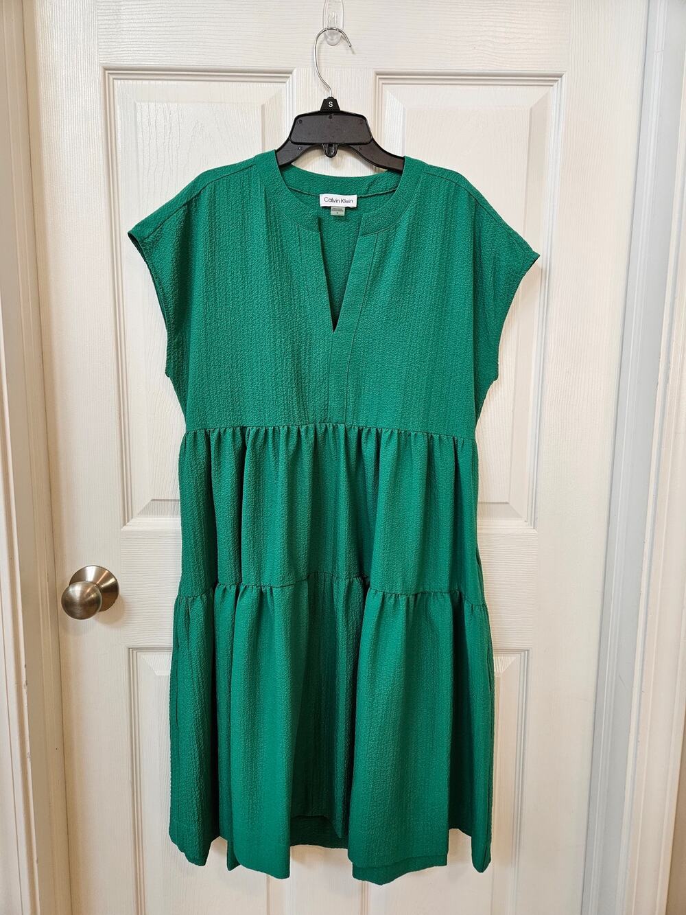 Calvin Klein Green Tiered Midi Dress Size 4 Textured V Neck Pockets Tie Waist